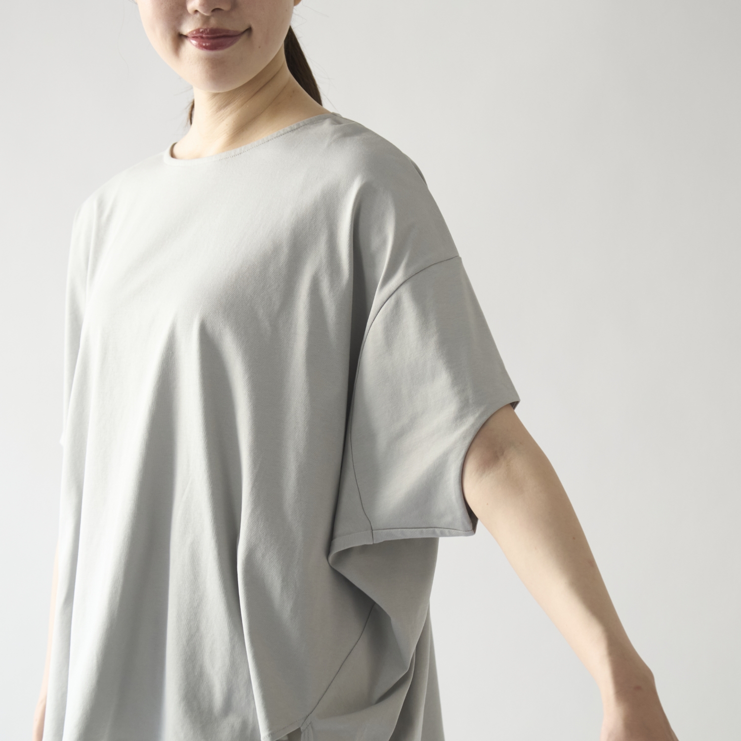 Kilka/二の腕をカバーするすっきり見えプルオーバー